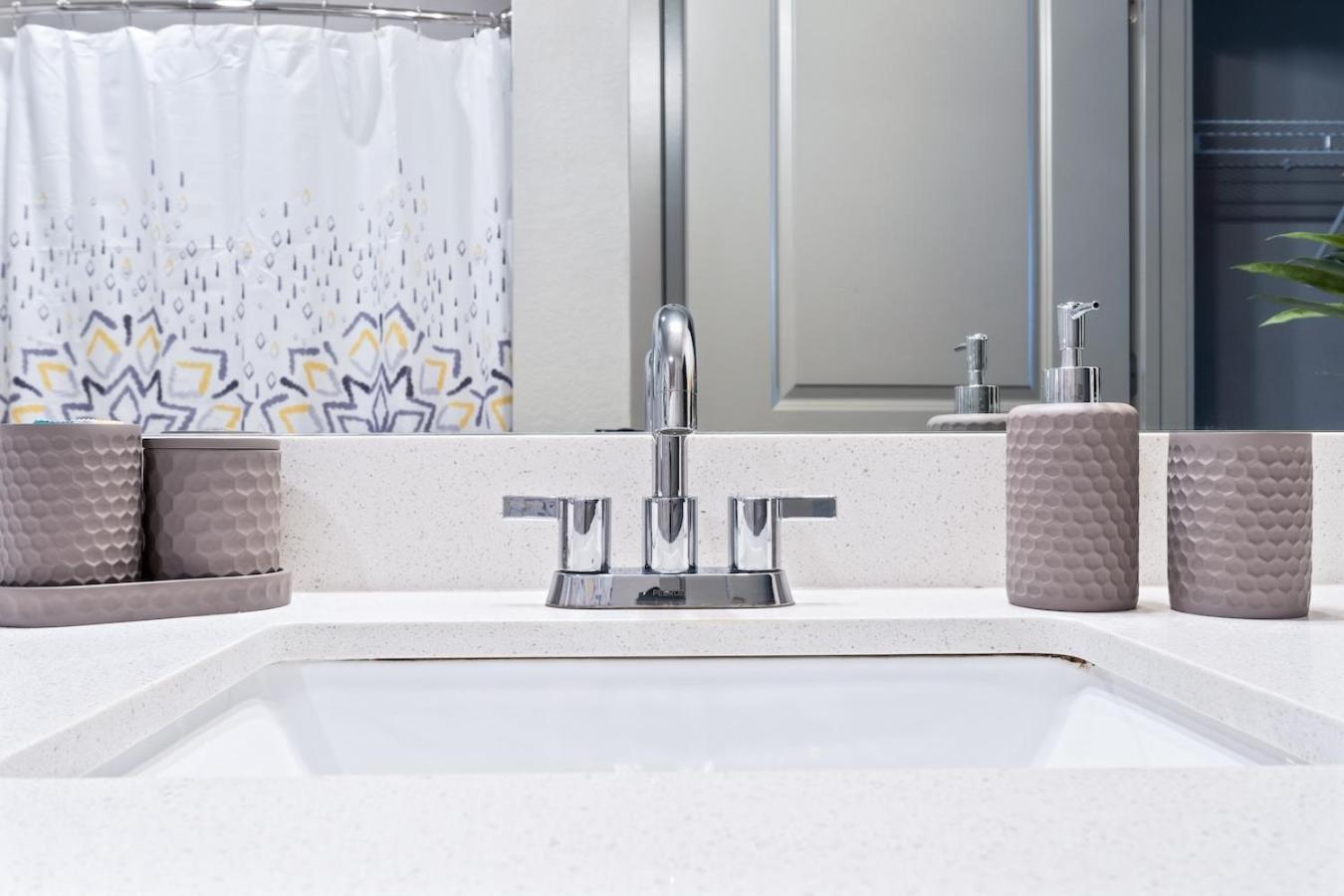 Tropicana Field 2 Bed In Dwtwn With Free Parking Διαμέρισμα Αγία Πετρούπολη Εξωτερικό φωτογραφία