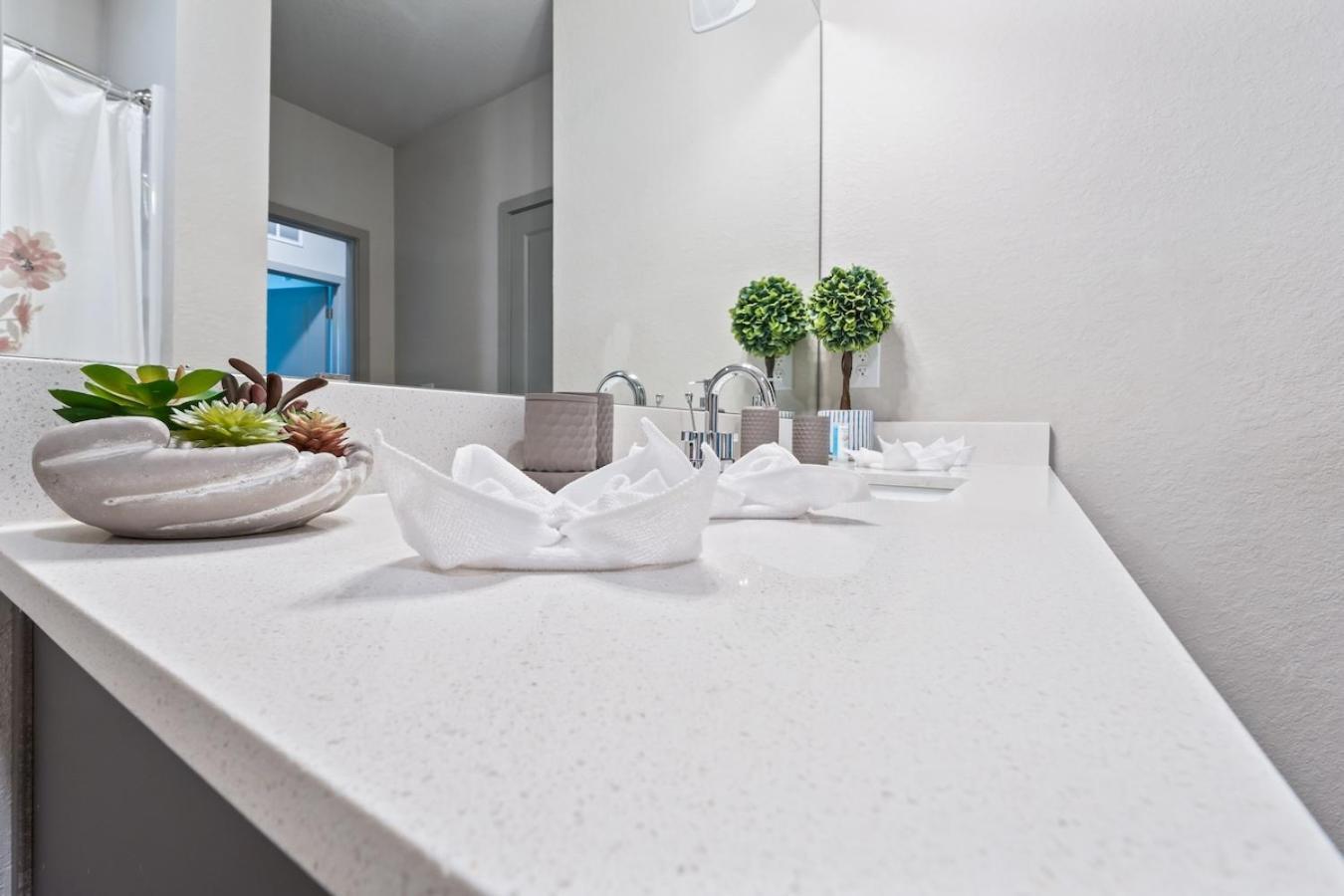 Tropicana Field 2 Bed In Dwtwn With Free Parking Διαμέρισμα Αγία Πετρούπολη Εξωτερικό φωτογραφία