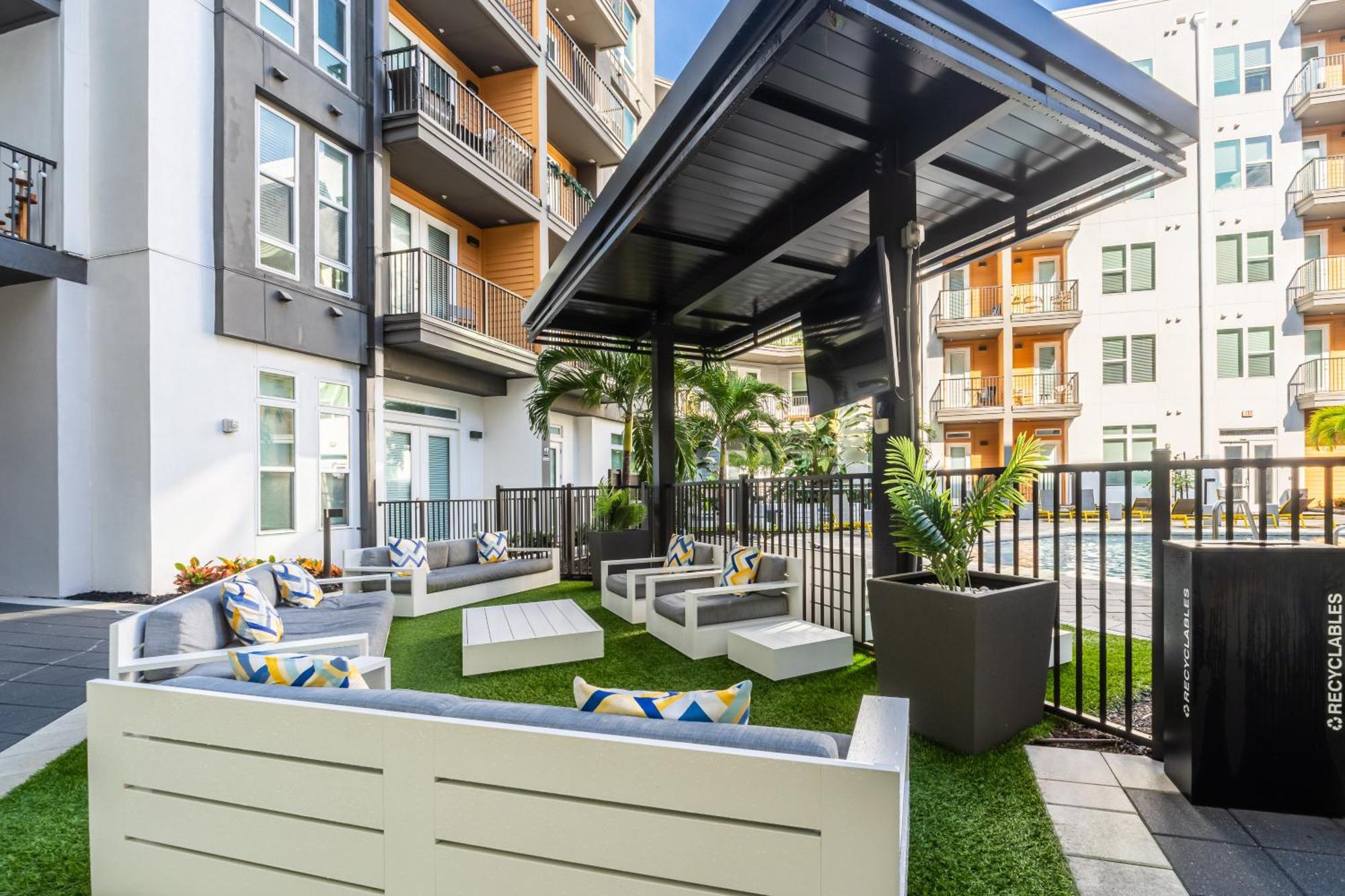 Tropicana Field 2 Bed In Dwtwn With Free Parking Διαμέρισμα Αγία Πετρούπολη Εξωτερικό φωτογραφία